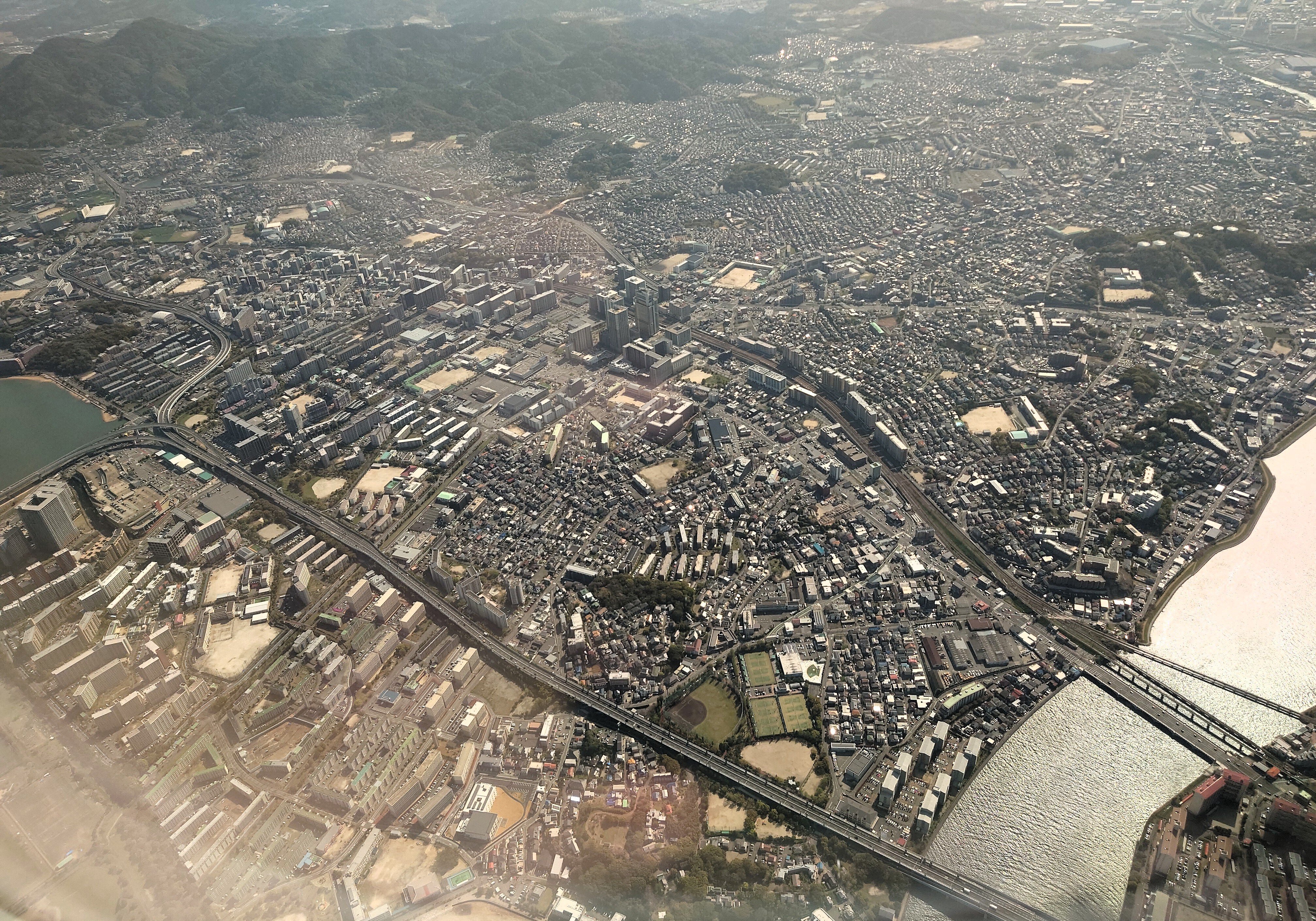 機窓画像コレクション「福岡空港から別府湾」／2025年4月｜菅野ノリヒコ