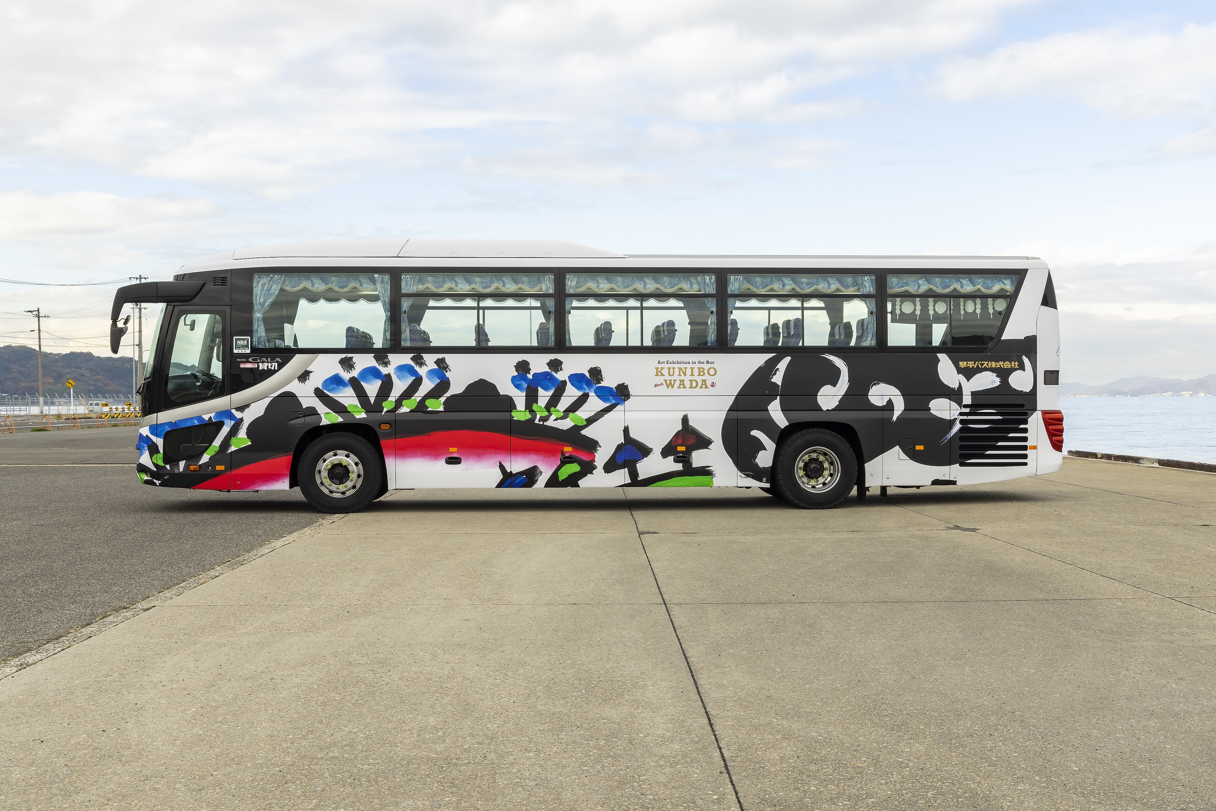 大阪から琴平へ。バスの中で“琴平町と出会う”旅 ── 和田邦坊バス×五