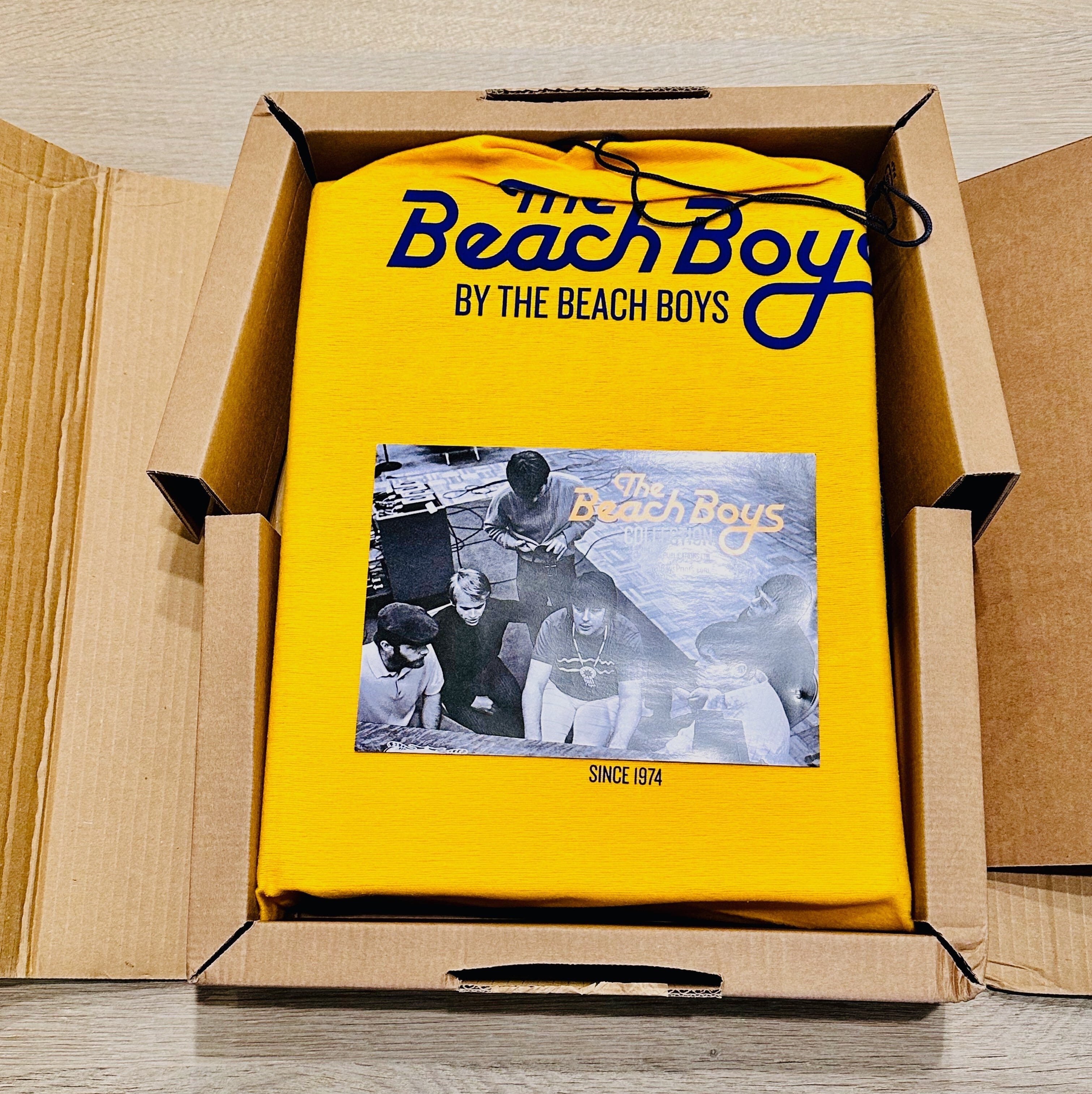 全世界500冊限定、ビーチ・ボーイズのサイン入り豪華本が到着！ 『The