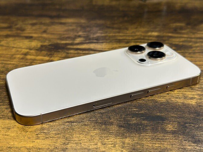 iPhone 16 Pro デザートチタニウム 128GB」がやってきた！開封の儀から