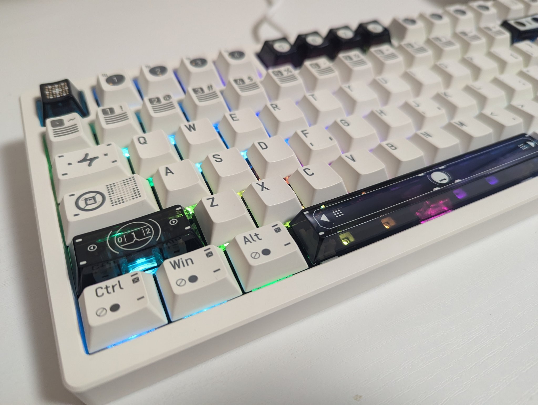 2024年最強キーボード【WOB Rainy75 RT -限定色チーズホワイト-】使用