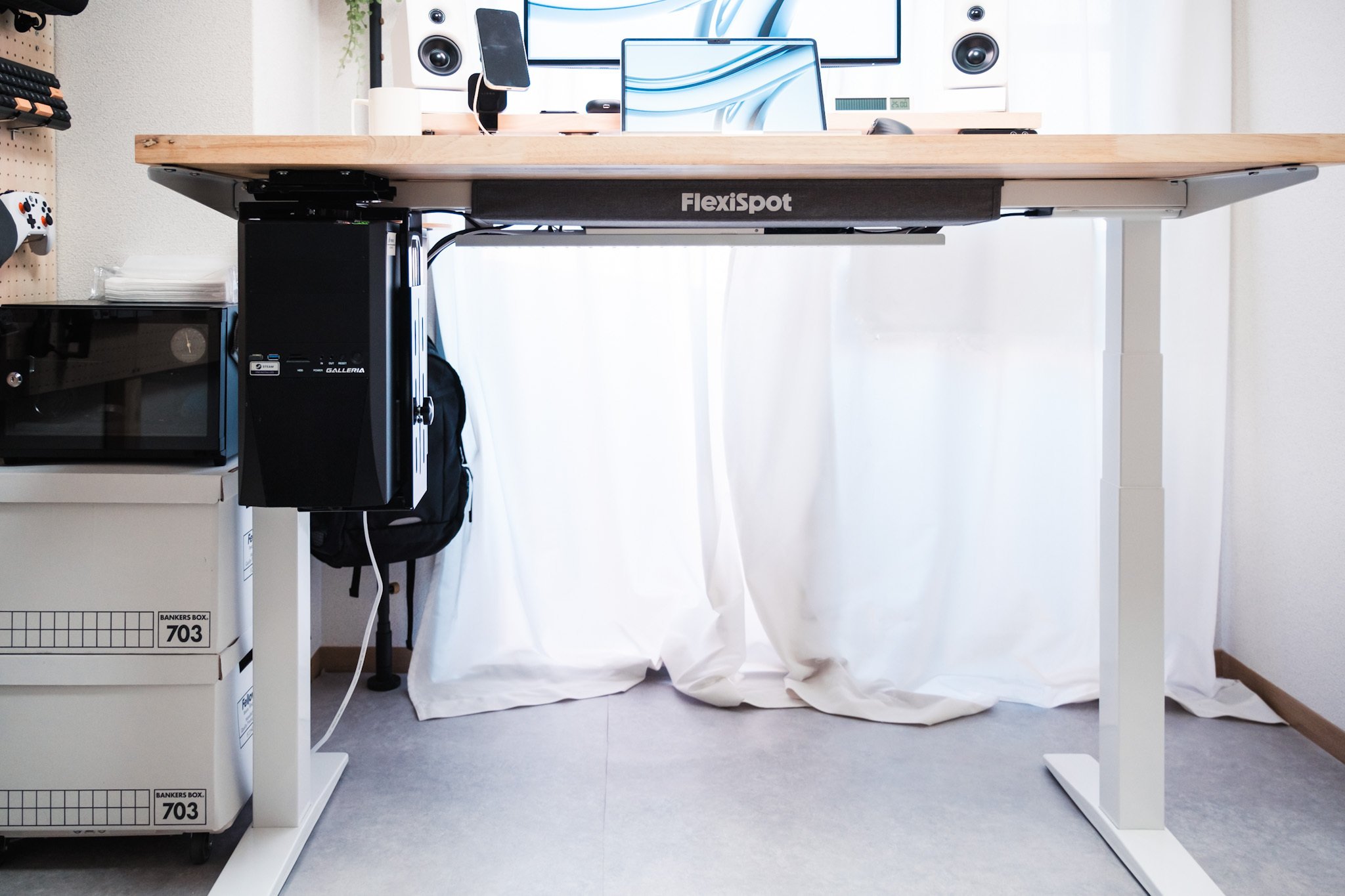 FlexiSpot純正CPUスタンド CH1」でデスクトップPCを浮かせてデスク周り