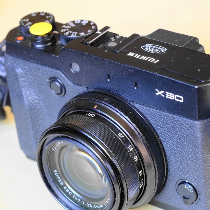 FUJIFILM X30 は欲しいもの全部入りのコンデジ！｜じんた堂