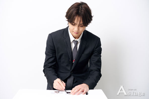 吉野北人、直筆サイン入りチェキプレゼント！！ 2nd写真集『Orange