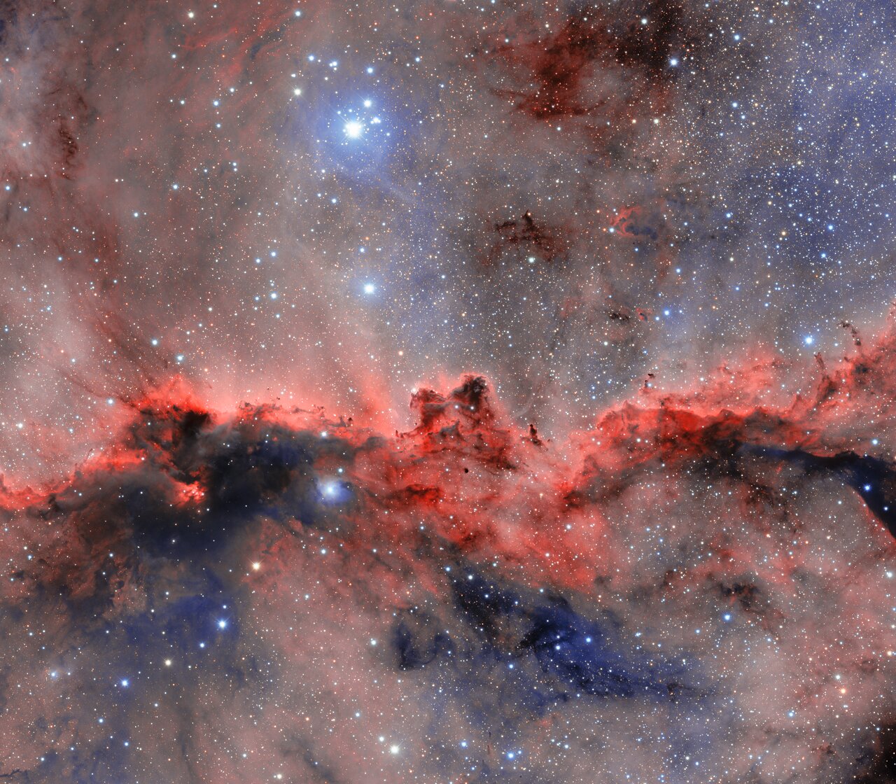 さいだん座の「闘うドラゴン」 散光星雲NGC 6188をダークエネルギー
