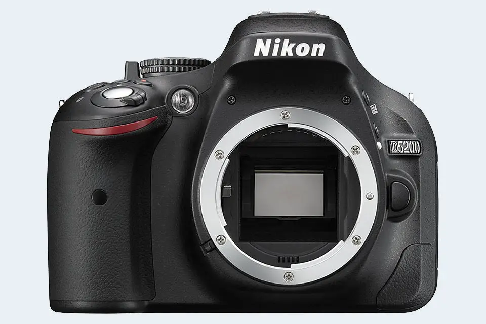 Nikon D5200: what is the pixel size?