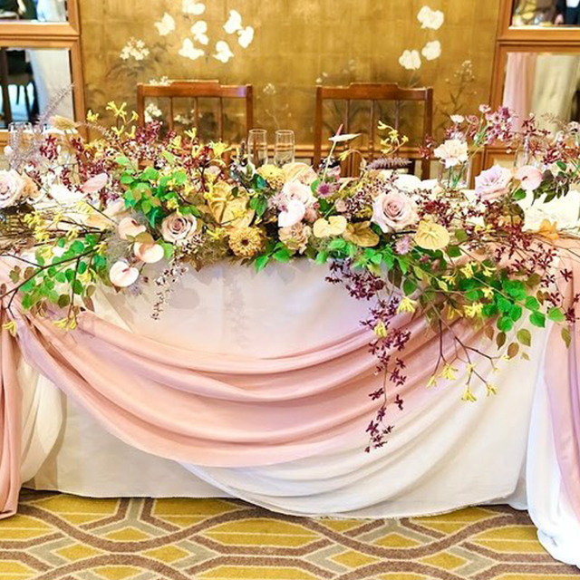 高砂・メインテーブルをおしゃれに彩る装花アイデア集！華やか系