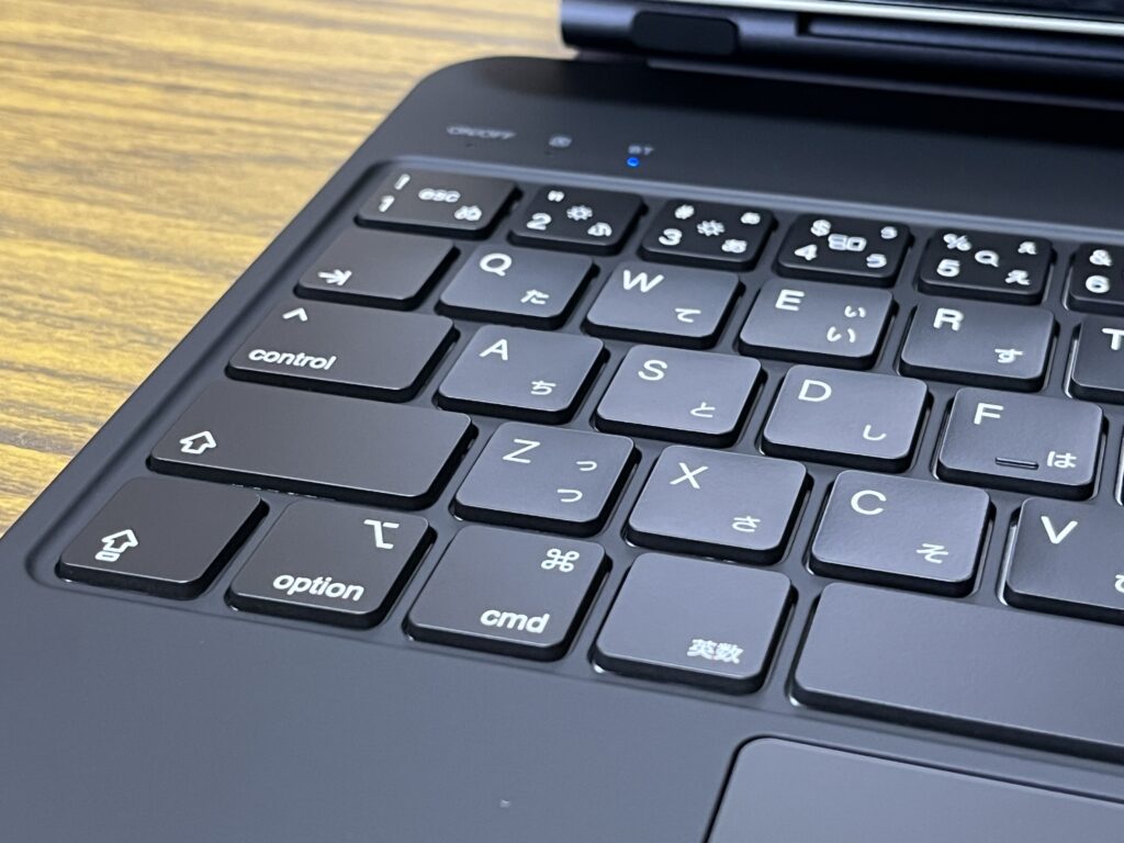 HOU Magic Keyboard レビュー】iPad 第10世代の一体型キーボード