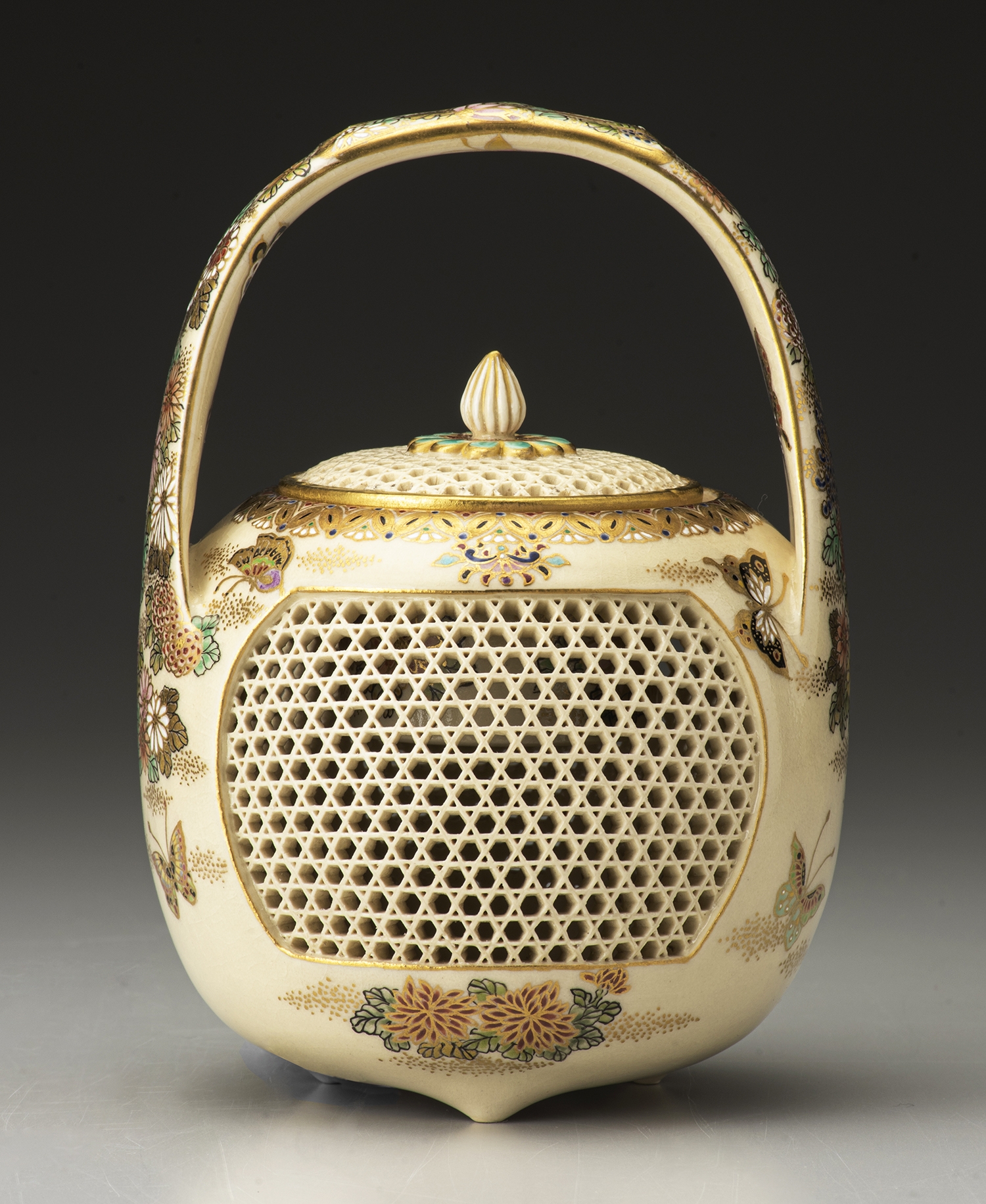 十五代 沈壽官『 薩摩籠目透手提香爐（さつまかごめすかしてさげこうろ