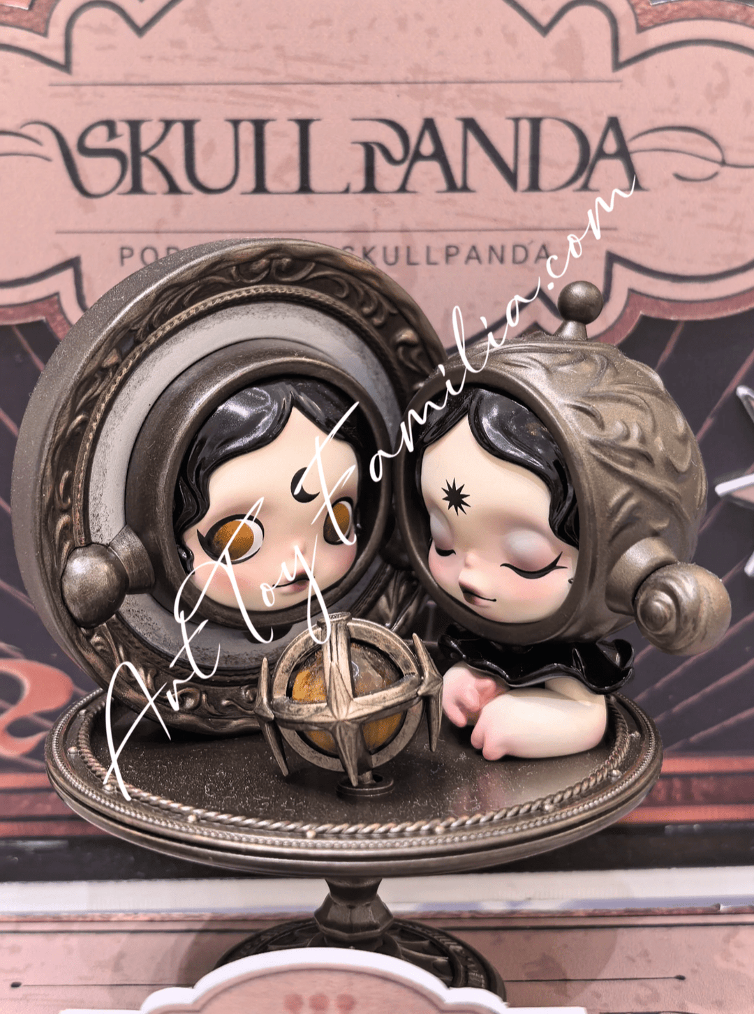 Skullpanda La Porte | POP MART – Art Toy Familia