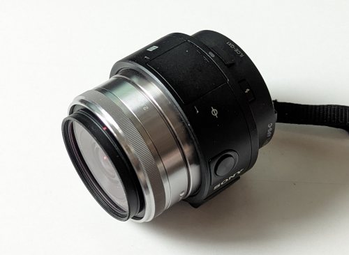 SONY ILCE-QX1 【超変りダネ】ワイヤレス レンズスタイル 一眼カメラの