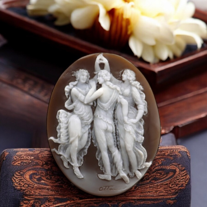 オッタヴィアーノ氏が製作しました三美神のカメオ作品のご紹介