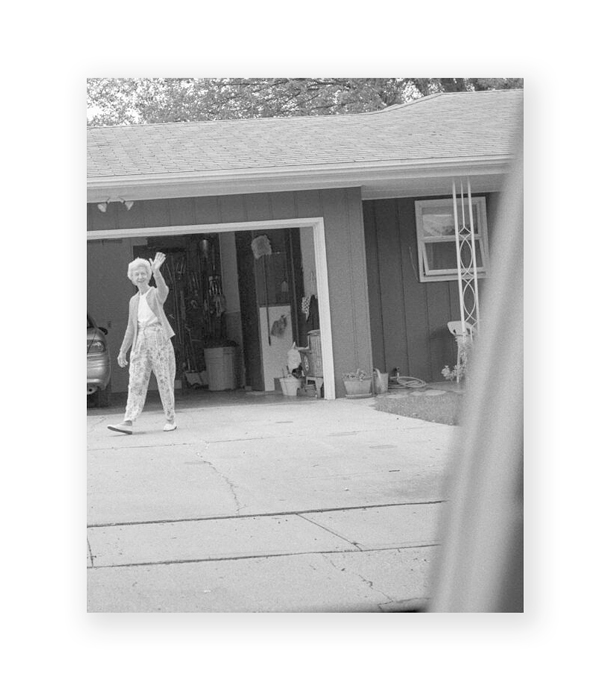 LEAVING AND WAVING / Deanna Dikeman ON READING Online Shop