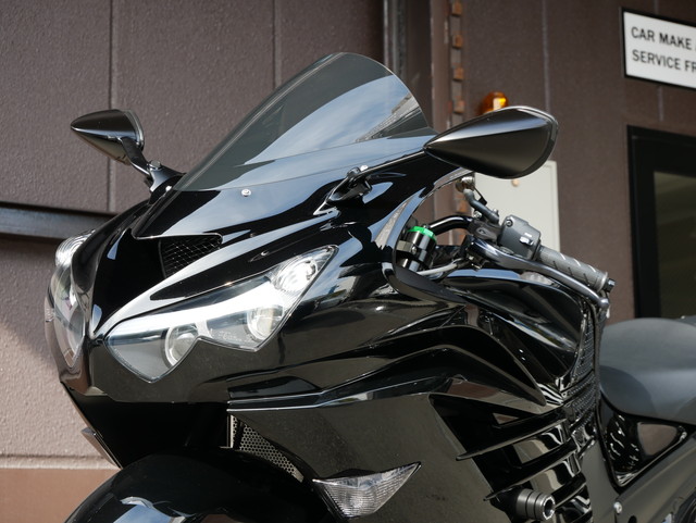 バイク ZX-14R／CERAMIC PRO 9H コーティング施工 ｜ 大阪のガラス