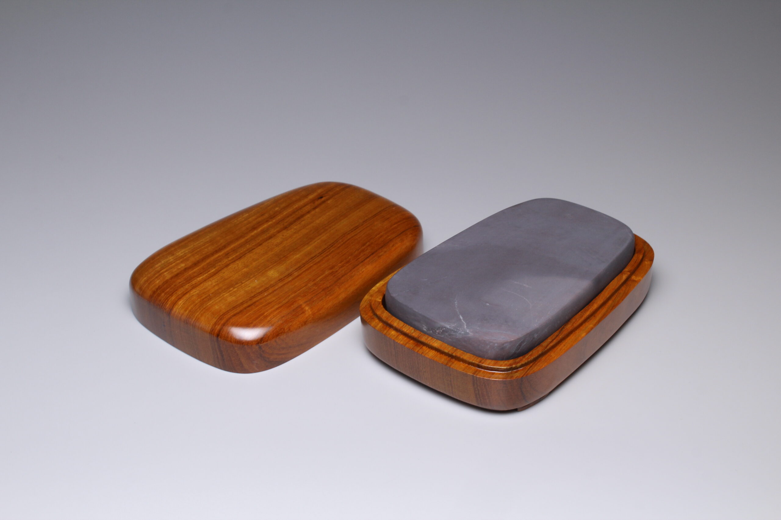 硯(端渓)大きい (30.3㎝×19㎝) 硯(端渓)大きい (30.3㎝×19㎝) 宋坑端渓