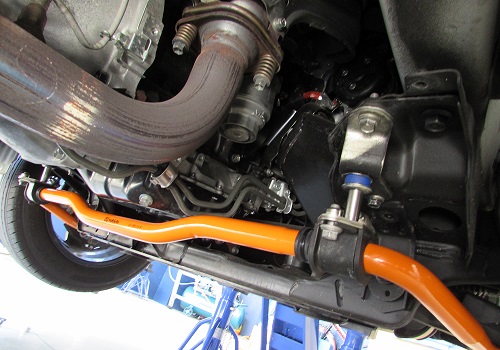 UI vehicle フロント強化スタビライザー4WD – ハイエース専門／HOME