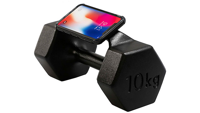 新製品】動画を見ながら体を鍛えられる、重さ10kgの鉄アレイ型iPhone X