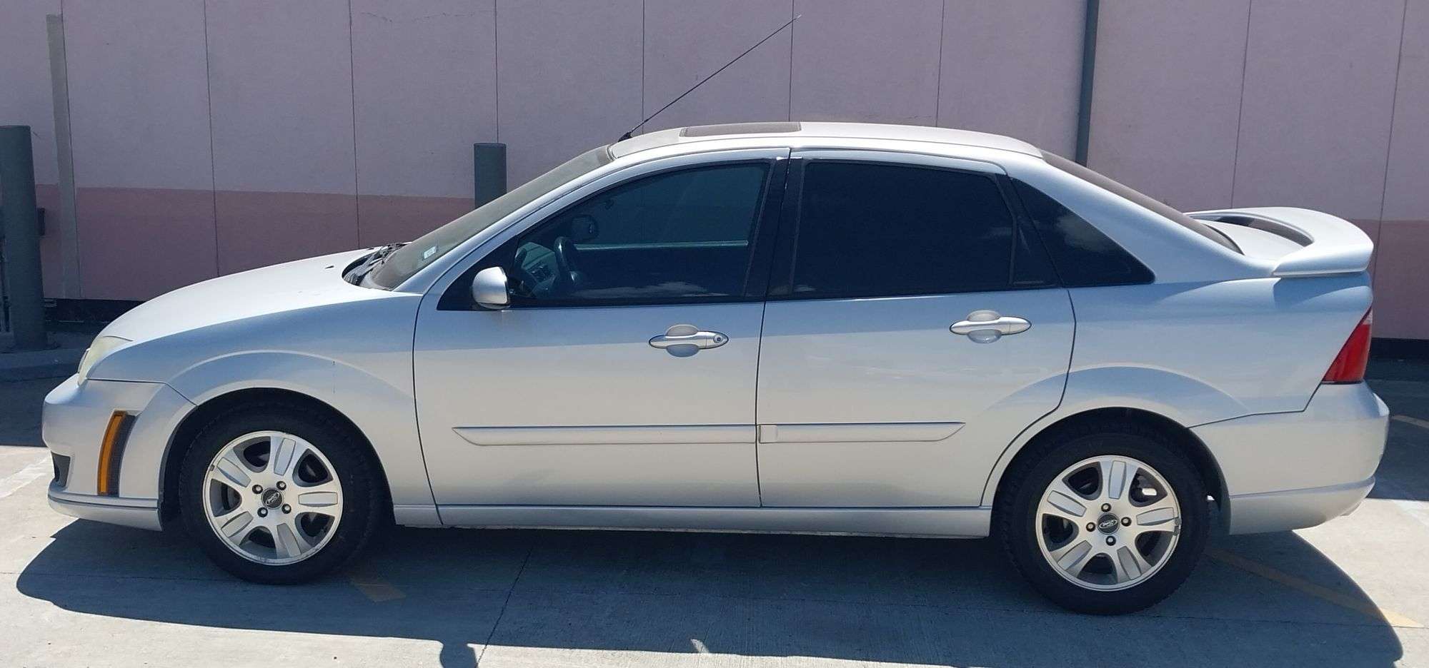 2006 Ford Focus ST ZX4, 5 Speed, - ELCO Auctions