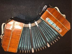 バンドネオンのYahoo!オークション(旧ヤフオク!)の相場・価格を見る