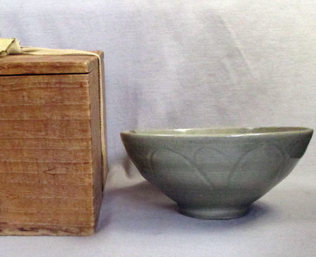 朝鮮高麗期 青磁発色が良い 高麗青磁 陰刻蓮弁文 茶碗 検 李朝朝鮮陶磁