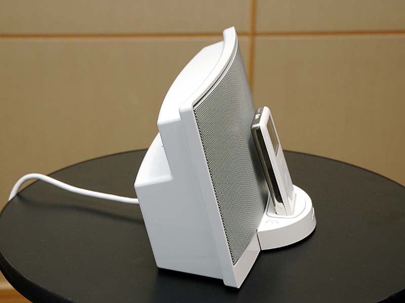 ボーズ、iPod専用スピーカー「SoundDock」
