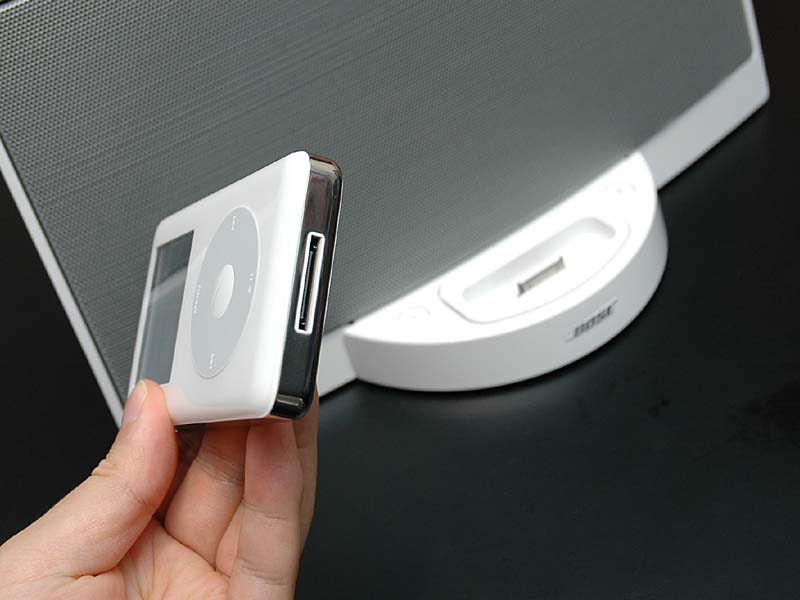ボーズ、iPod専用スピーカーを家電量販店でも販売