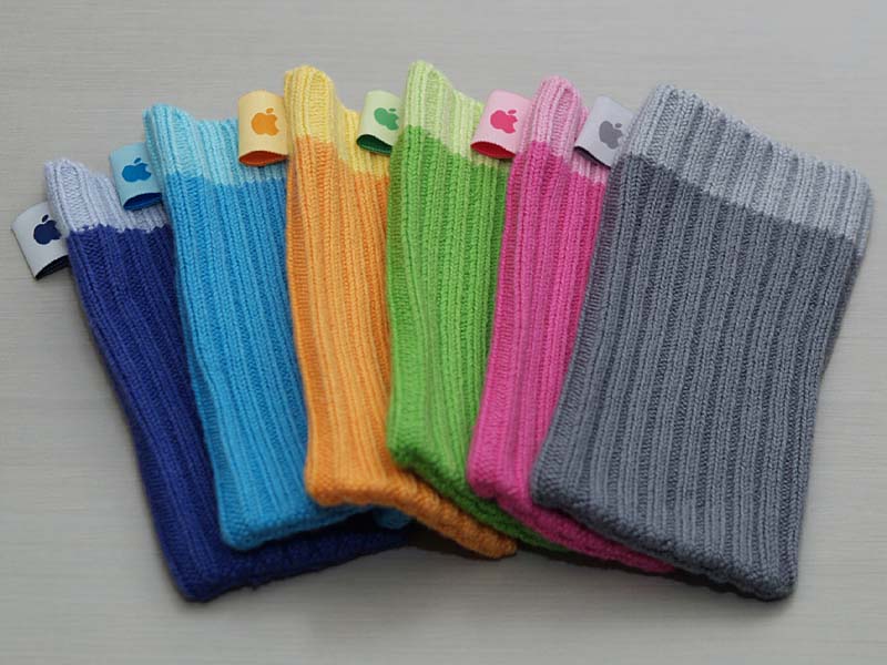 アップル、iPod用の6色保護カバー「iPodソックス」