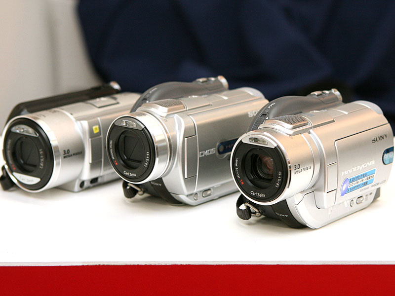 ソニー、新開発CMOSセンサ搭載のDVDカメラ