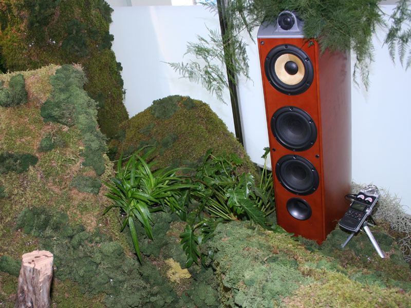 ソニービルに、ウォークマンSなどを配した“森”が出現