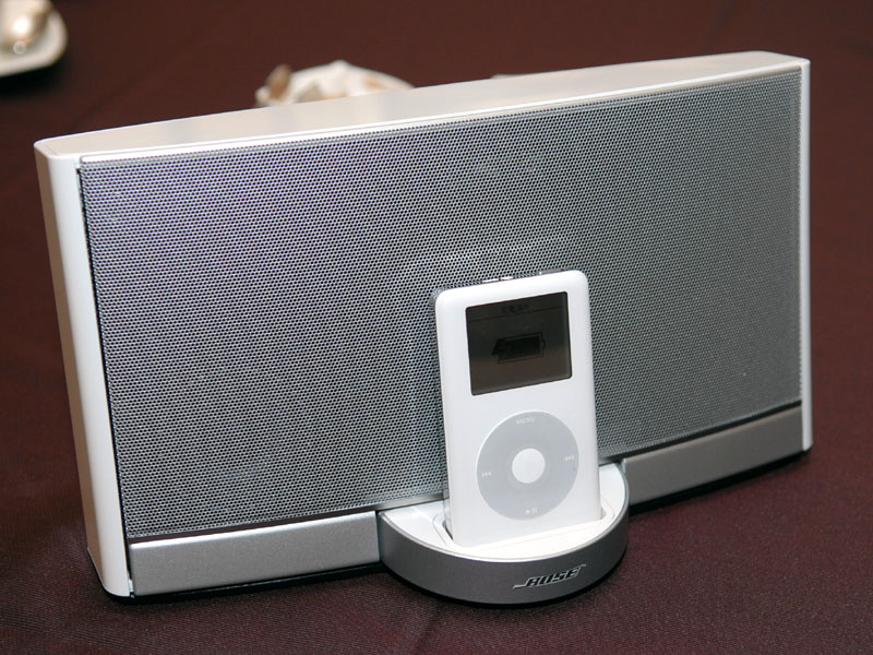 ボーズ、バッテリ駆動にも対応したiPod用スピーカー