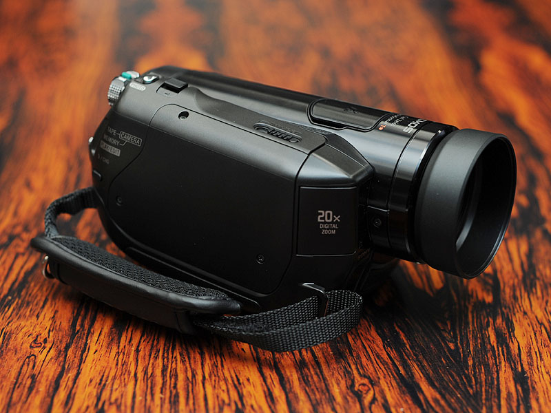 ソニー、フルHD録画対応のHDD内蔵型AVCHDハンディカム