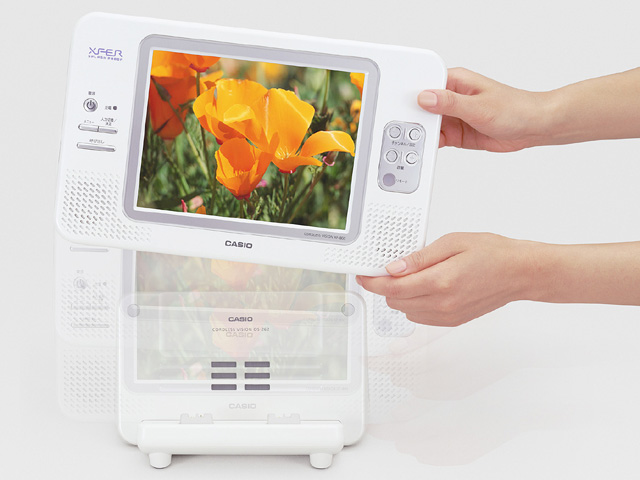 カシオ、無線LAN伝送の防水液晶テレビ「XFER」