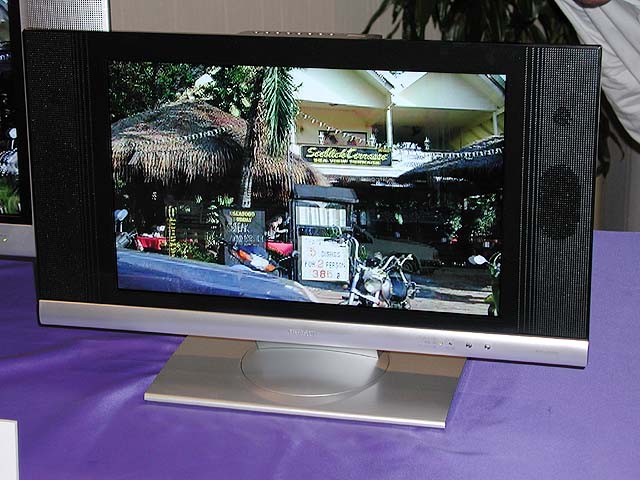 日立、黒画面を挿入して残像感を低減した液晶テレビ