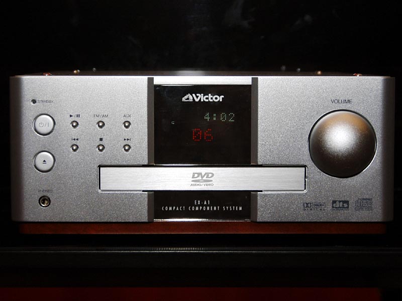 ビクター、世界初の木製コーンスピーカー採用DVDミニコンポ