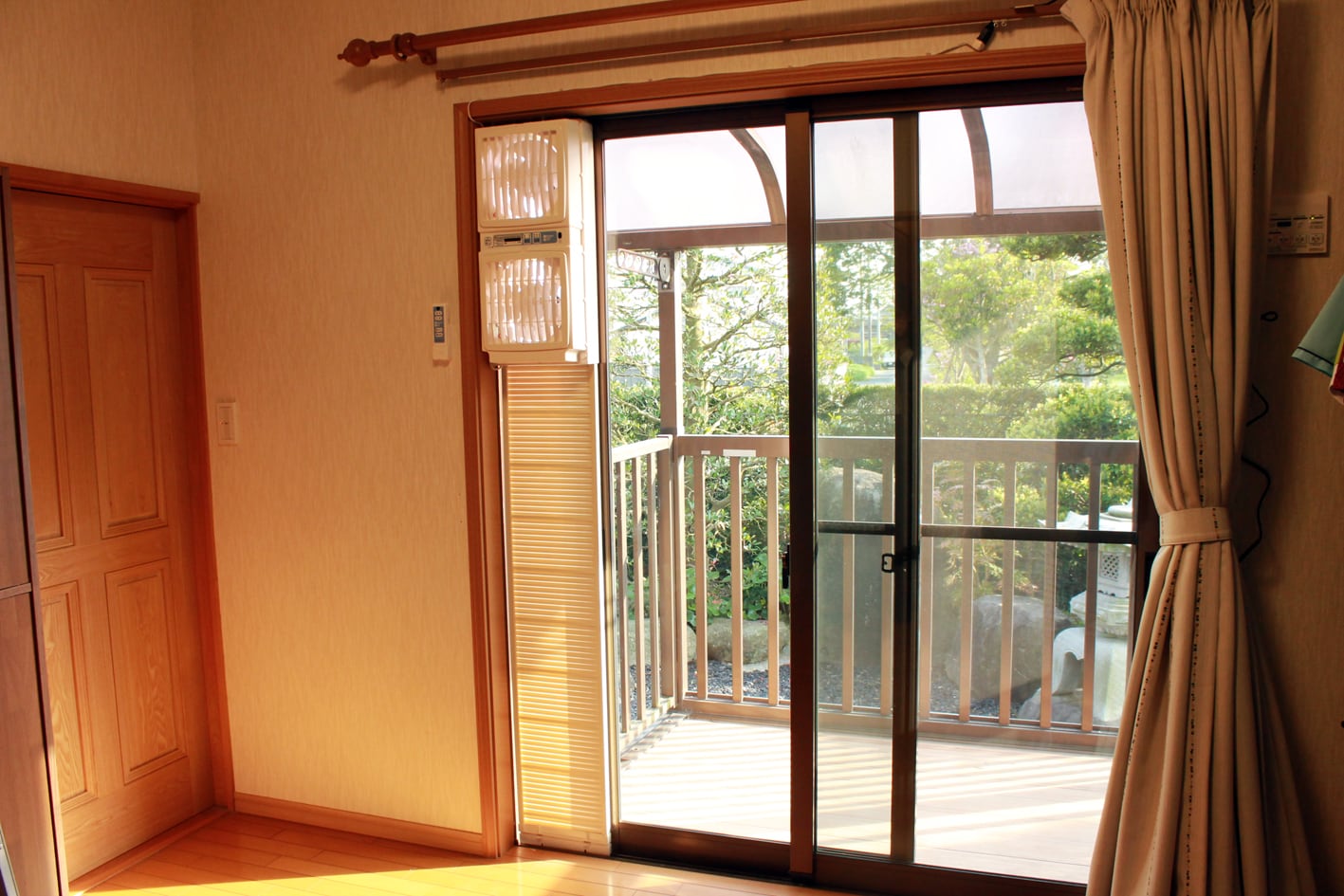高須産業 ウインドウツインファン FMT-200SM（※ベランダ窓／151～240cm