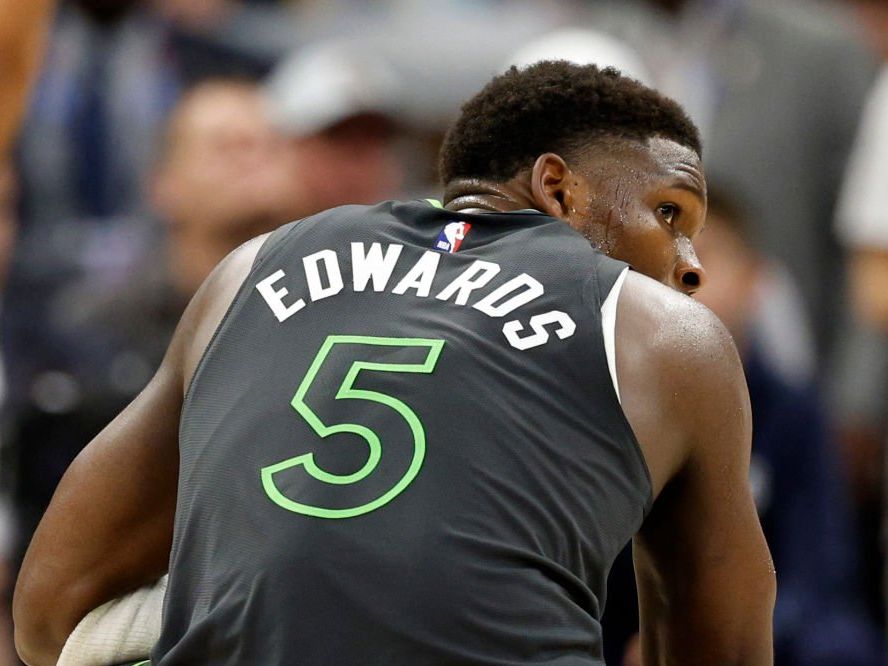 NBAプレーオフティンバーウルブズのアンソニー・エドワーズ