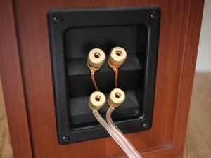 スピーカーケーブルの接続方法について』 Bowers & Wilkins 686S2