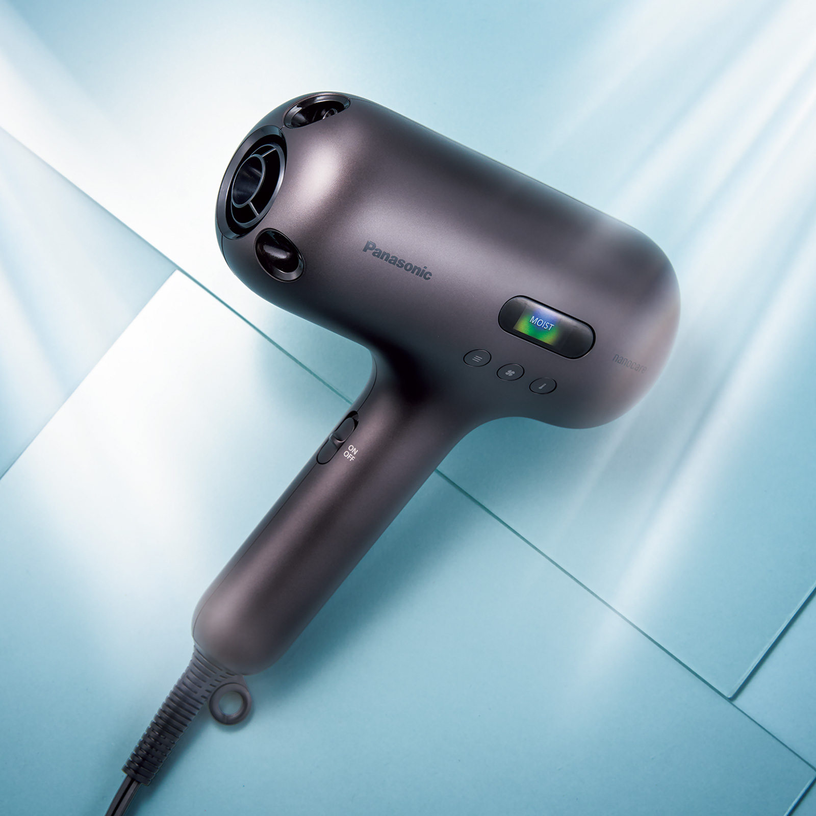 54歳の読者が試してみた！「話題の最高級ドライヤー」で大人の髪は復活