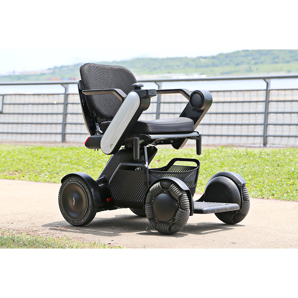 近距離モビリティ・次世代型電動車椅子 WHILL Model C2 ウィル モデル
