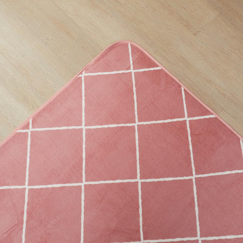 なめらかな触り心地で気持ちいい♪ふわふわフランネル生地のお手頃ラグ