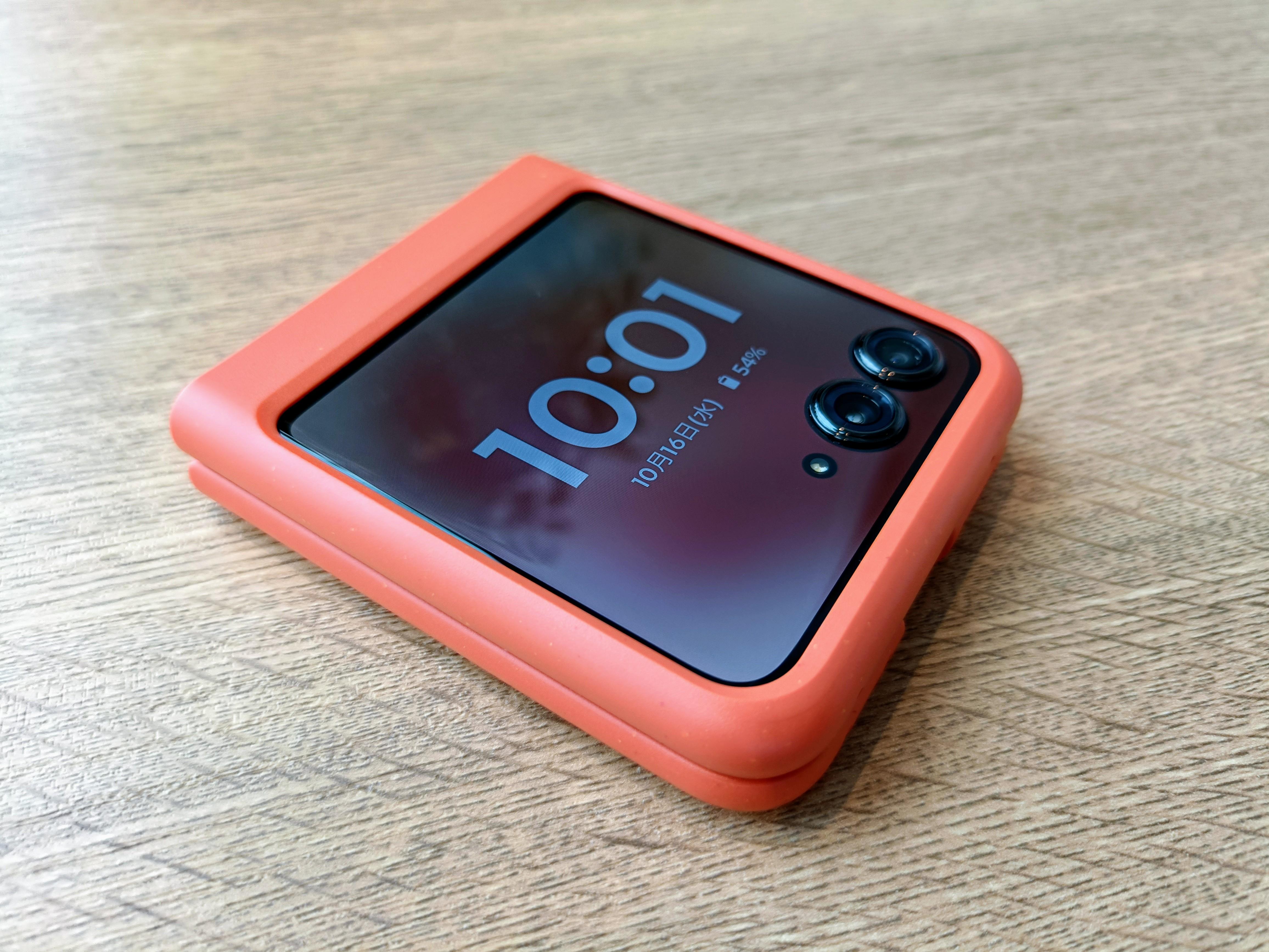 motorola最新の折りたたみスマホ「razr 50」をレビュー！シリーズ最高