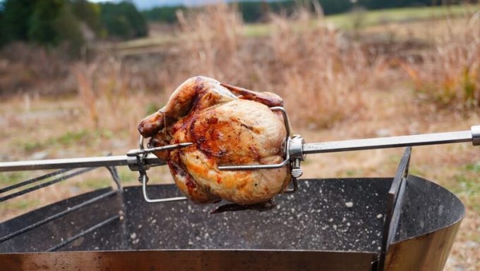 キャンプ・BBQでロティサリーを実現する方法を徹底紹介！肉を豪快に