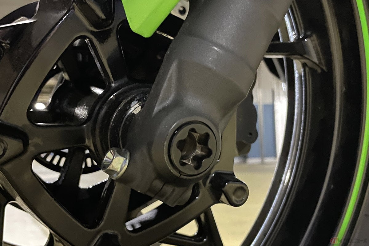 アクスルシャフトを交換すると何が変わる？ カワサキ「Ninja ZX-25R