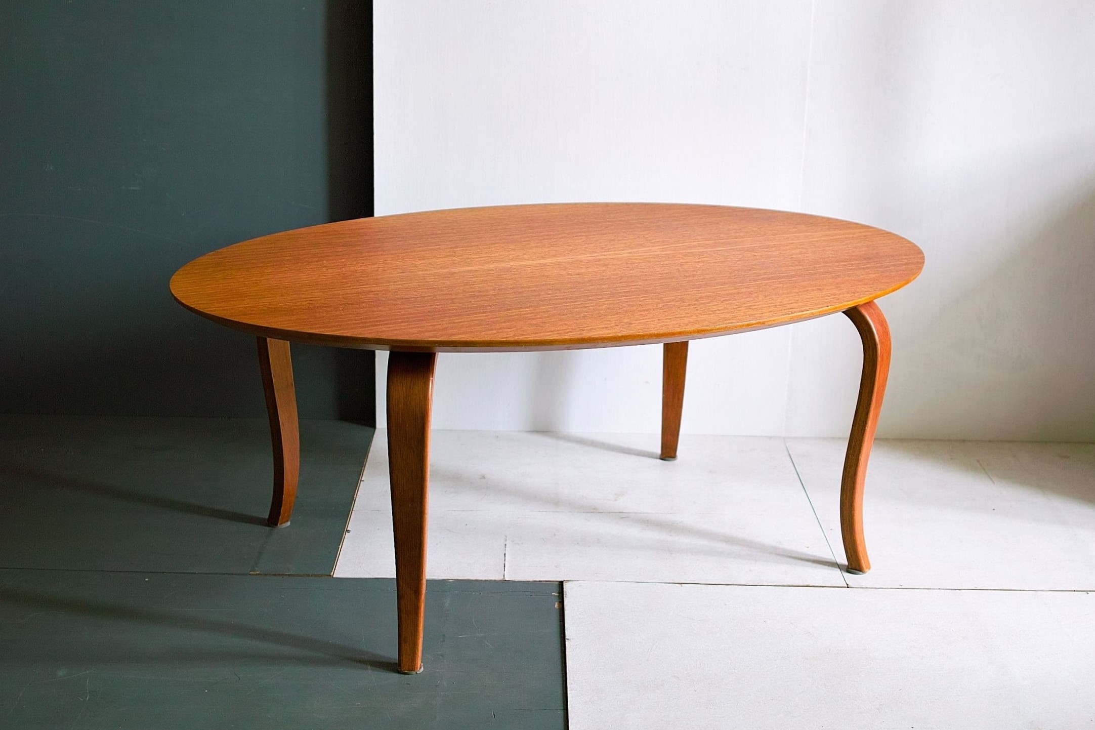 No.8581「modulus 〈TAU LOW OVAL〉コーヒーテーブル：Thomas Stender