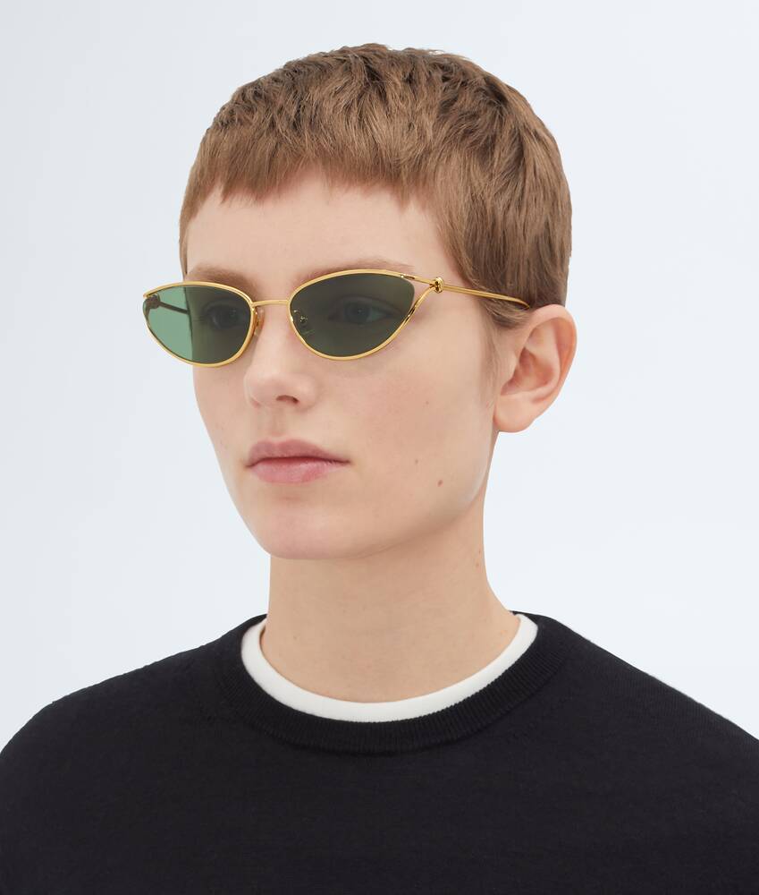 ノット キャットアイ サングラス で ゴールド/グリーン | ボッテガ