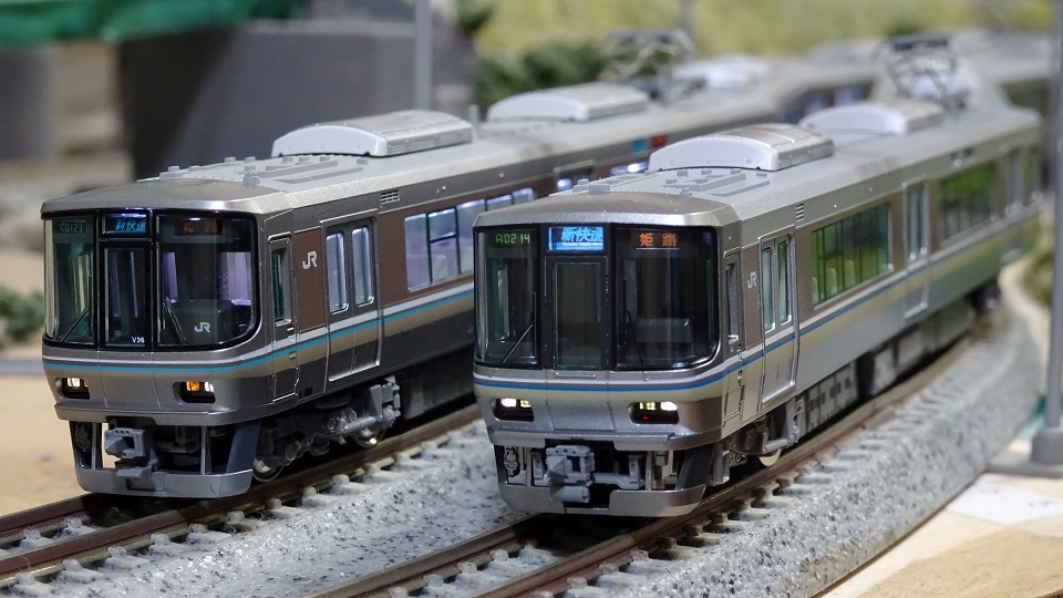 TOMIXとKATO 223系2000番台を並べて・・・ - ビスタ模型鉄道