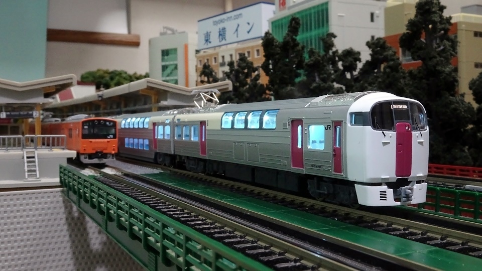 鉄道模型】215系2次車 ホリデー快速「ビューやまなし」 - ビスタ模型