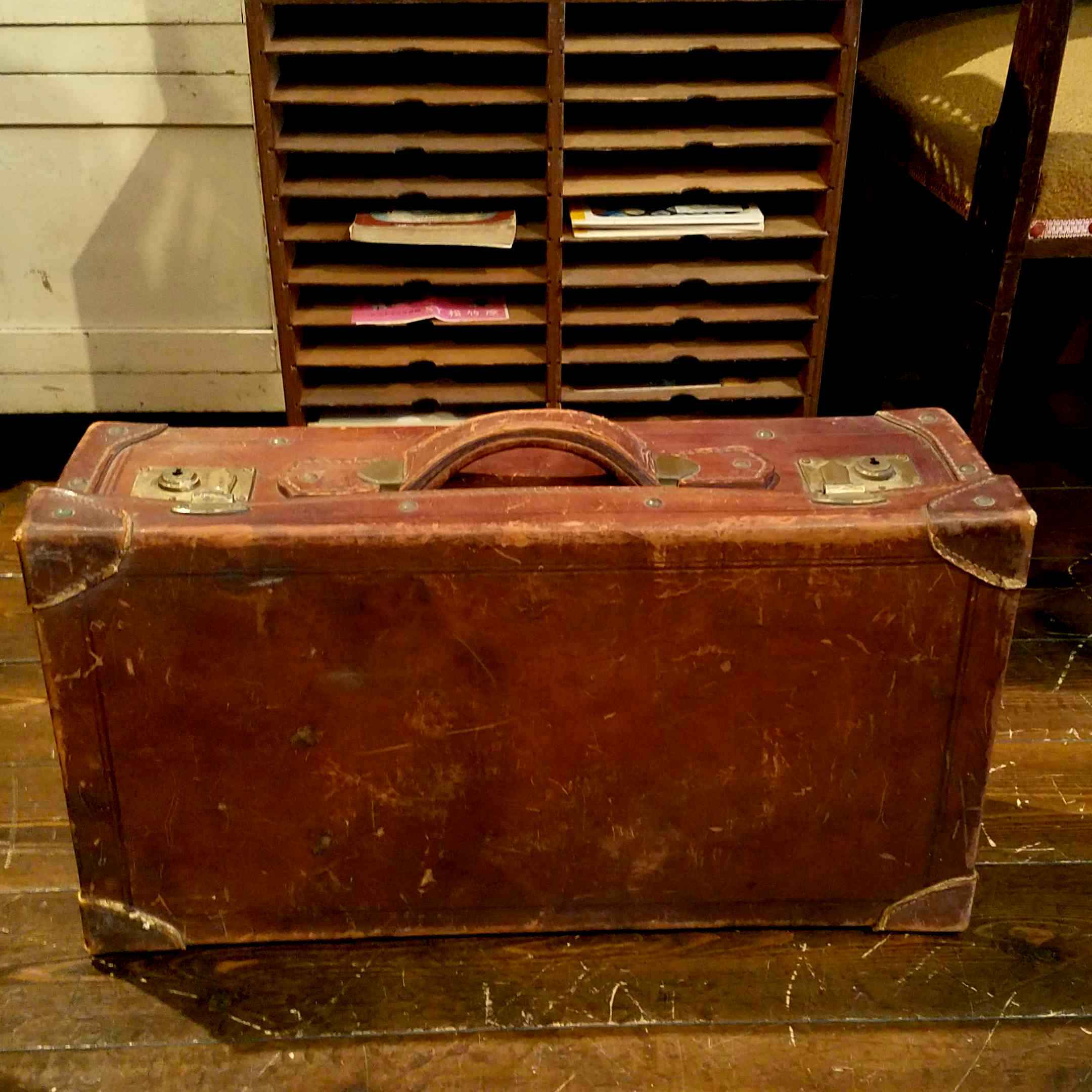 ヴィンテージな革のトランク/レザートランク - [Sold Out]過去の販売商品