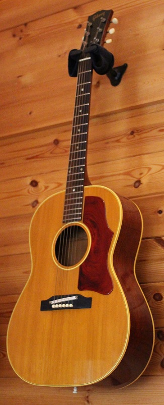 ギブソン Gibson B-25N 1965 | ログハウスでアコギ