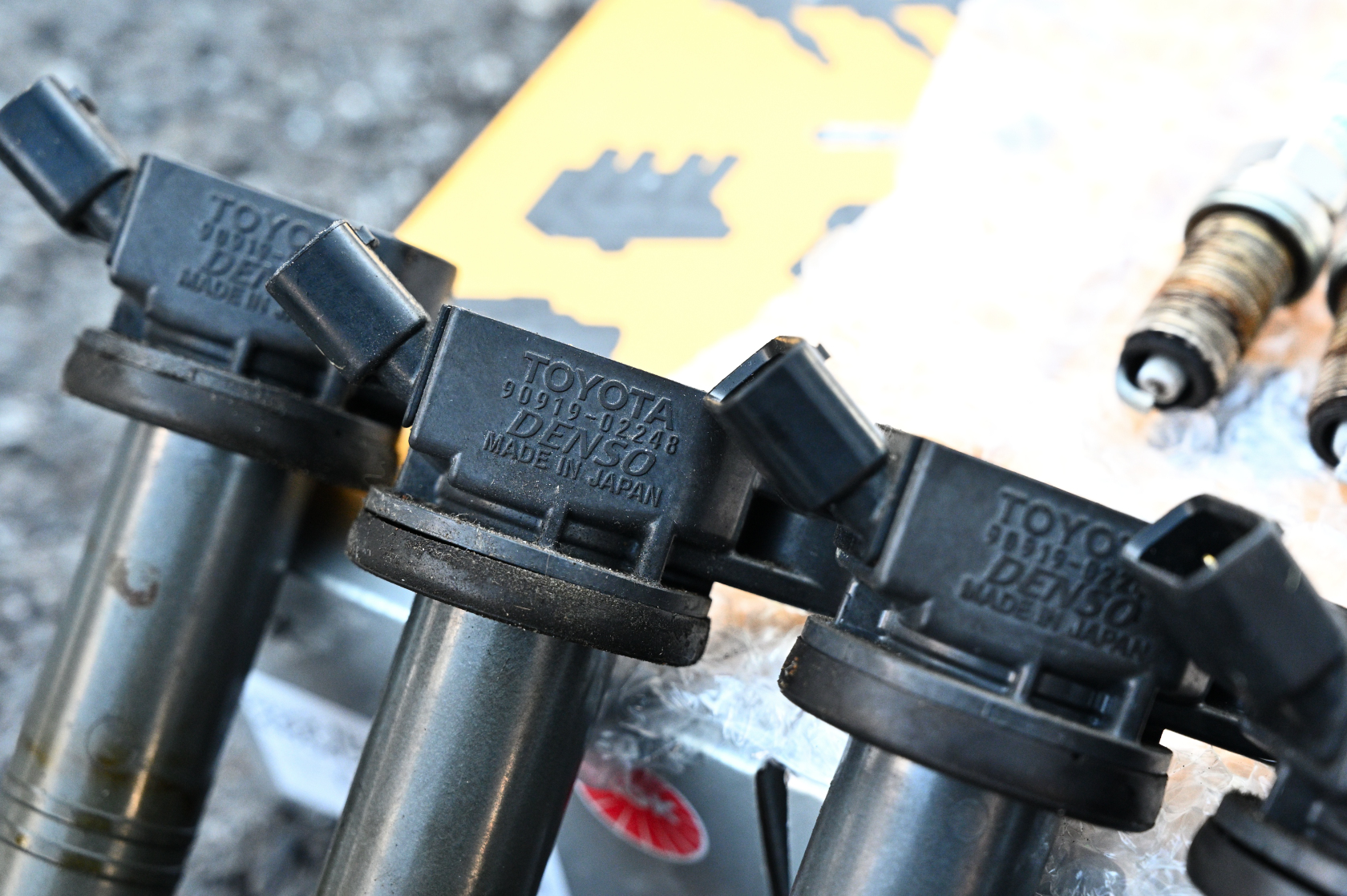 TOYOTA200系ハイエース】イグニッションコイル＆スパークプラグ交換